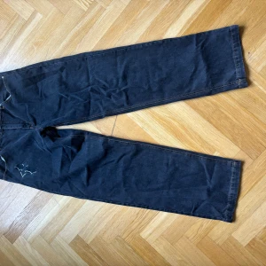 Y2K Lukamachain Jeans - Mycket bra skick. Nya och aldrig använda.