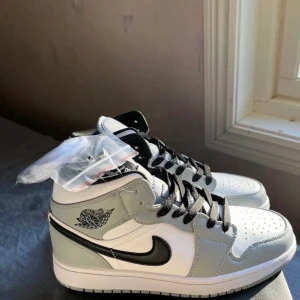 Jordan storlek 38 - Säljer mina Jordans i storlek 38 då jag aldrig använder dem längre! I bra skick