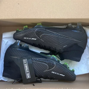 Nike Air Zoom Mercurial fotbollsskor - Fotbollsskor - Nike Air Zoom Mercurial  Superfly Elite 9 (FG). Helt oanvända, alltså i nyskick. Köpta för 3149kr. Pris kan diskuteras😊