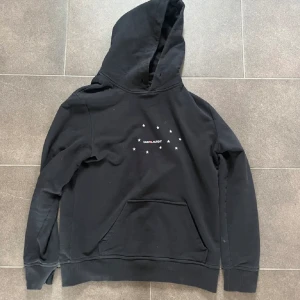 Saint Laurent hoodie - Säljer min grymt snygga hoodie från Saint Laurent. Skick 9/10. Hör av dig vid intresse eller frågor!!