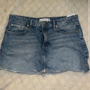 Miniskirt  - Lågmidjad kjol. Använd fåtal gånger❤️