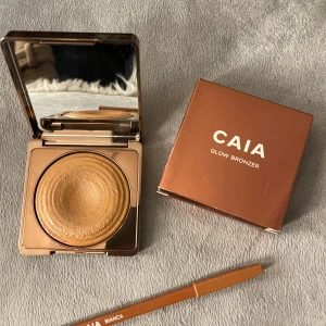 Caia - Ny caia bronser använt 2 gånger men beställde tyvärr fel färg tycker inte den passar mig, den är i färgen Antigua, MEDFÖLJER en caia läpp penna i färgen Bianca som inte heller var min färg. Pris går att diskutera
