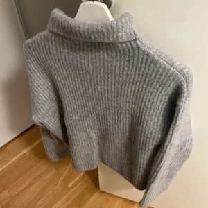 Stickad tröja - Stickad tröja köpt på gekås, storlek XS.  Använd 1 gång, så i nytt skick! 