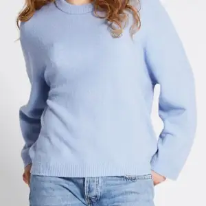 Sjukt snygg stickad tröja från lager 157. Jättefin somrig färg i storlek Xs 💕 