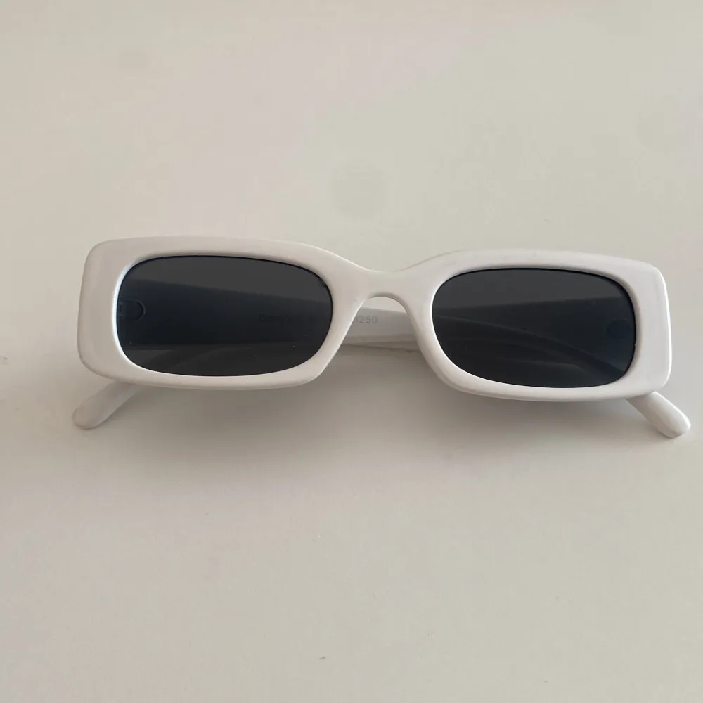 Säljer solglasögon som inte kommer till någon användning längre💞. Accessoarer.