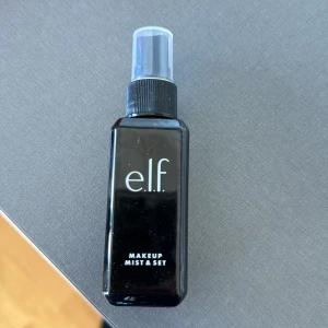 Settingsspray - Settingsspray ifrån e.l.f lite använd som ni ser på bild 2 men mycket kvar 