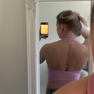 Söt topp - Hur gullig som helst!!! Använd 1 gång men har bara inte kommit till användning efter de, men den är superfin! Hör av er vid frågor💕💕