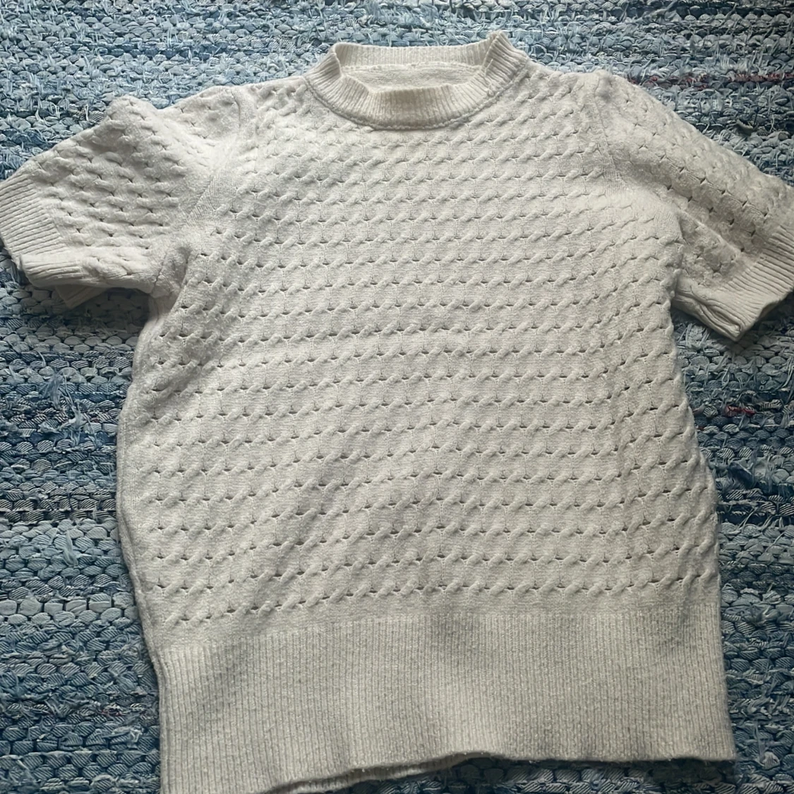 Stickad kortärmad