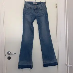 helt nya och oanvända fornarina jeans!!!✨