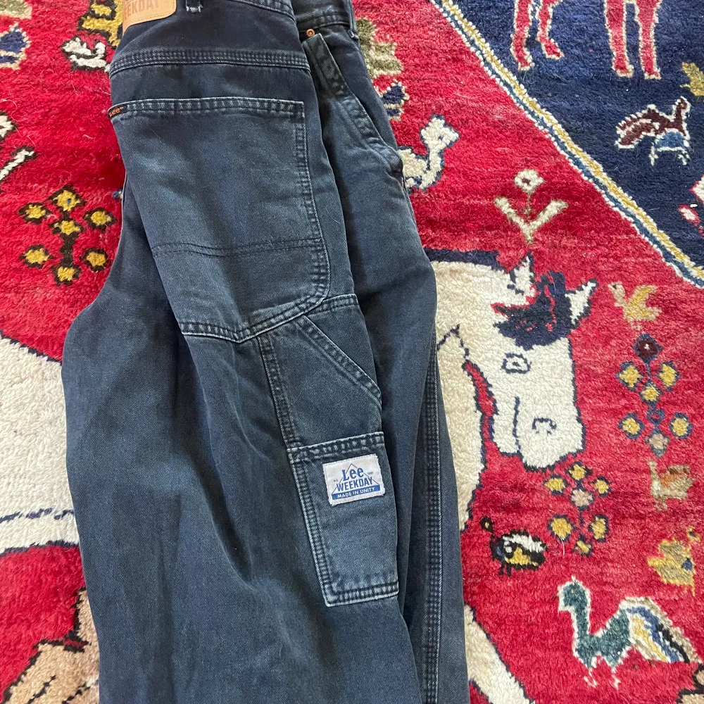 Jeans från weekday x lee med storlek w28. Jeans & Byxor.