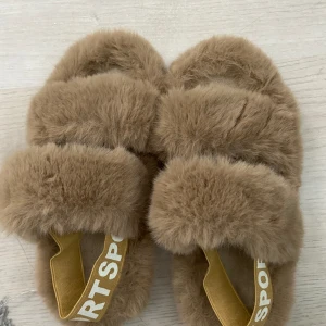 Fluffiga päls tofflor/sandaler  - Fluffiga sandaler
