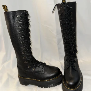 Dr.Martens 1B60 MAX HARDWARE LEATHER EXTRA HIGH BOOTS - I bra skick. Använda 2ggr. Lite mindre k stl mer som 41