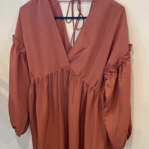 Klänning - Jättefin oanvänd klänning från Kappahl! Prislappen finns kvar.