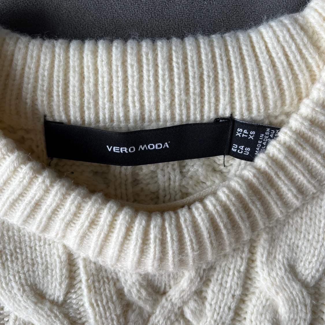 Vit stickad tröja  - 91