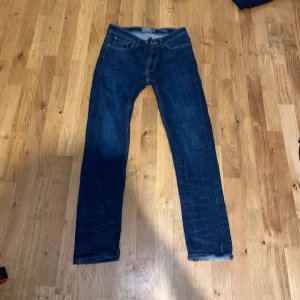 Sköna jeans från Dressman 👖✨ - Säljer mina jeans eftersom de passar inte mig längre, bra skick och knappast använda. 