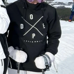 Dope jacka  - Säljer nu min svarta dope jacka i storlek m. Köpte jackan denna vinter så den är som ny😊 