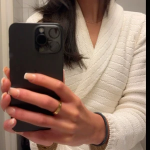 Omlott tröja - Super söt stickad omlott tröja! Använd ett fåtal gånger, utan skador!💞