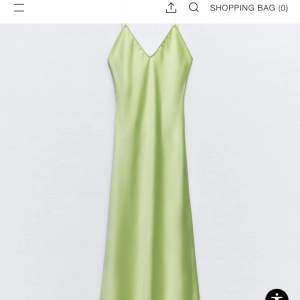 Söker den här klänningen i storlek L 