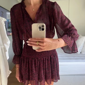 Zebra klänning - Superfin klänning från Zara i stl S, aldrig använd💫  