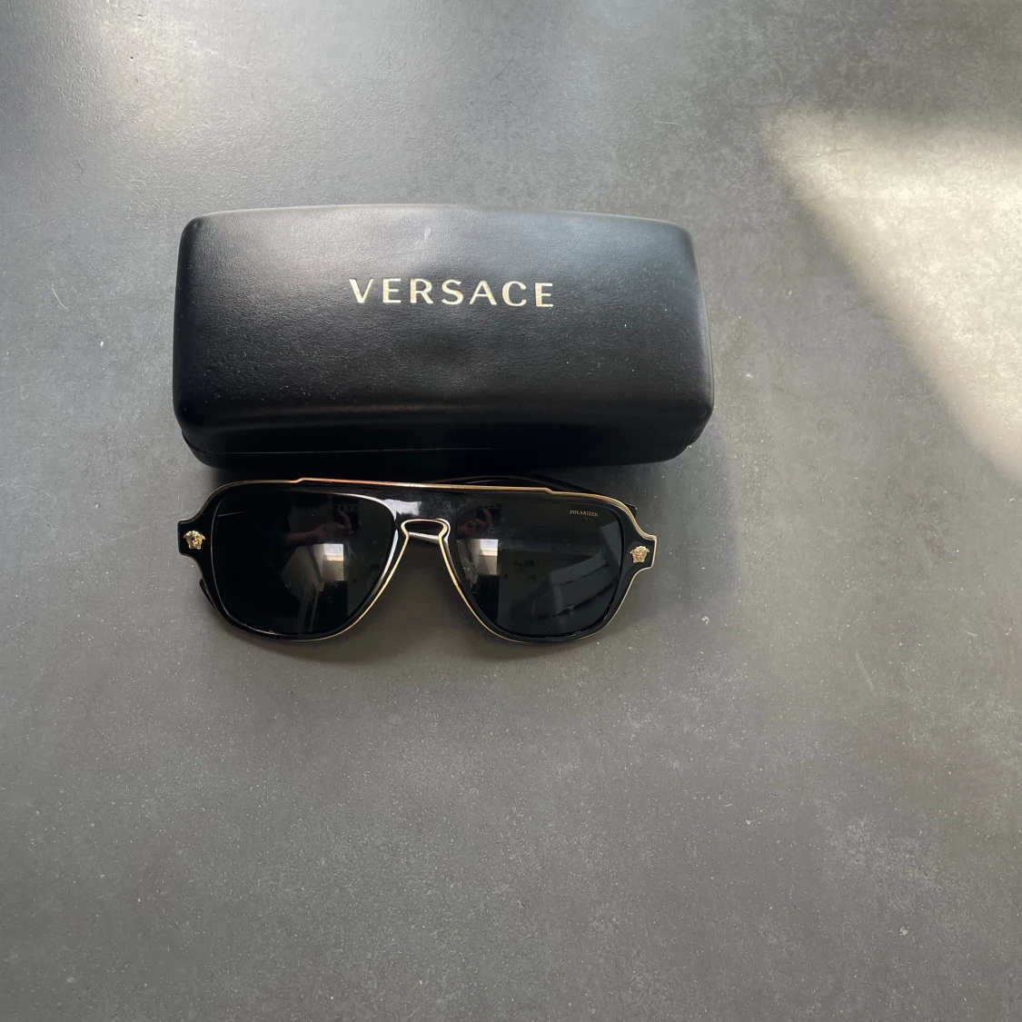 Versache solglasögon 