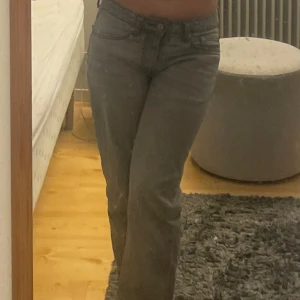 Gråa icon jeansen  - De populära icon jeansen i storlek XS. Skriv för fler bilder eller om du har några frågor! 💓