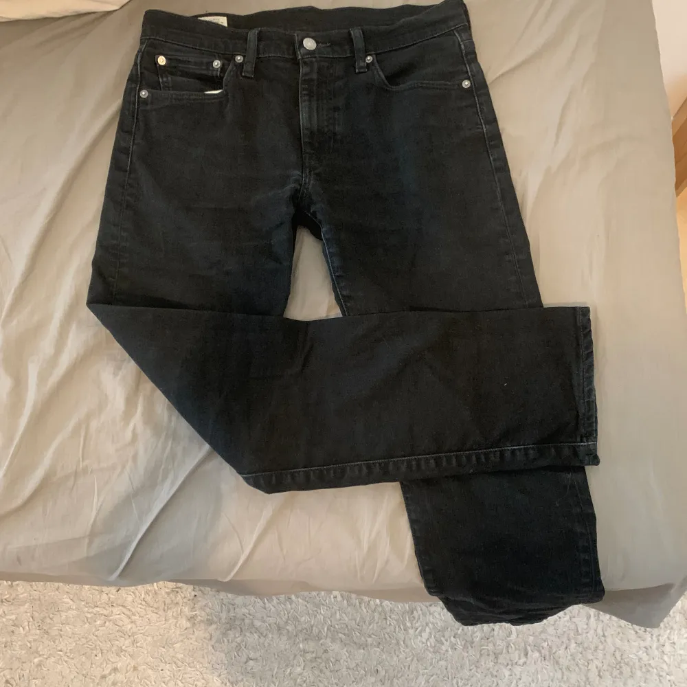 Säljer nu dessa Levis jeans i modellen 502 vilket är i passformen straight fit/slim fit. Jeans & Byxor.