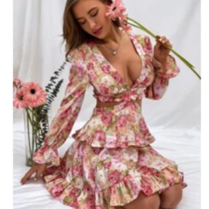 Somrig klänning - Jättefin klänning, perfekt till sommaren! Aldrig använd 