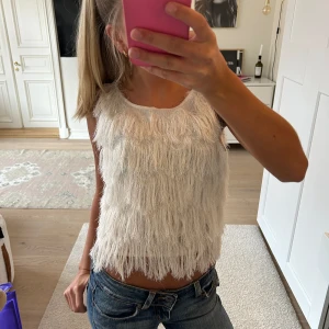 Zara tröja  - Säljer denna skit snygga  Frans tröja ifrån zara. Helt oanvänd och perfekt nu till sommaren. 