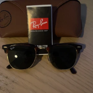 Ray ban clubmaster - Riktigt schyssta ray ban clubmasters i nyskick! Skick 9,5/10 Pris kan diskuteras vid smidig affär!