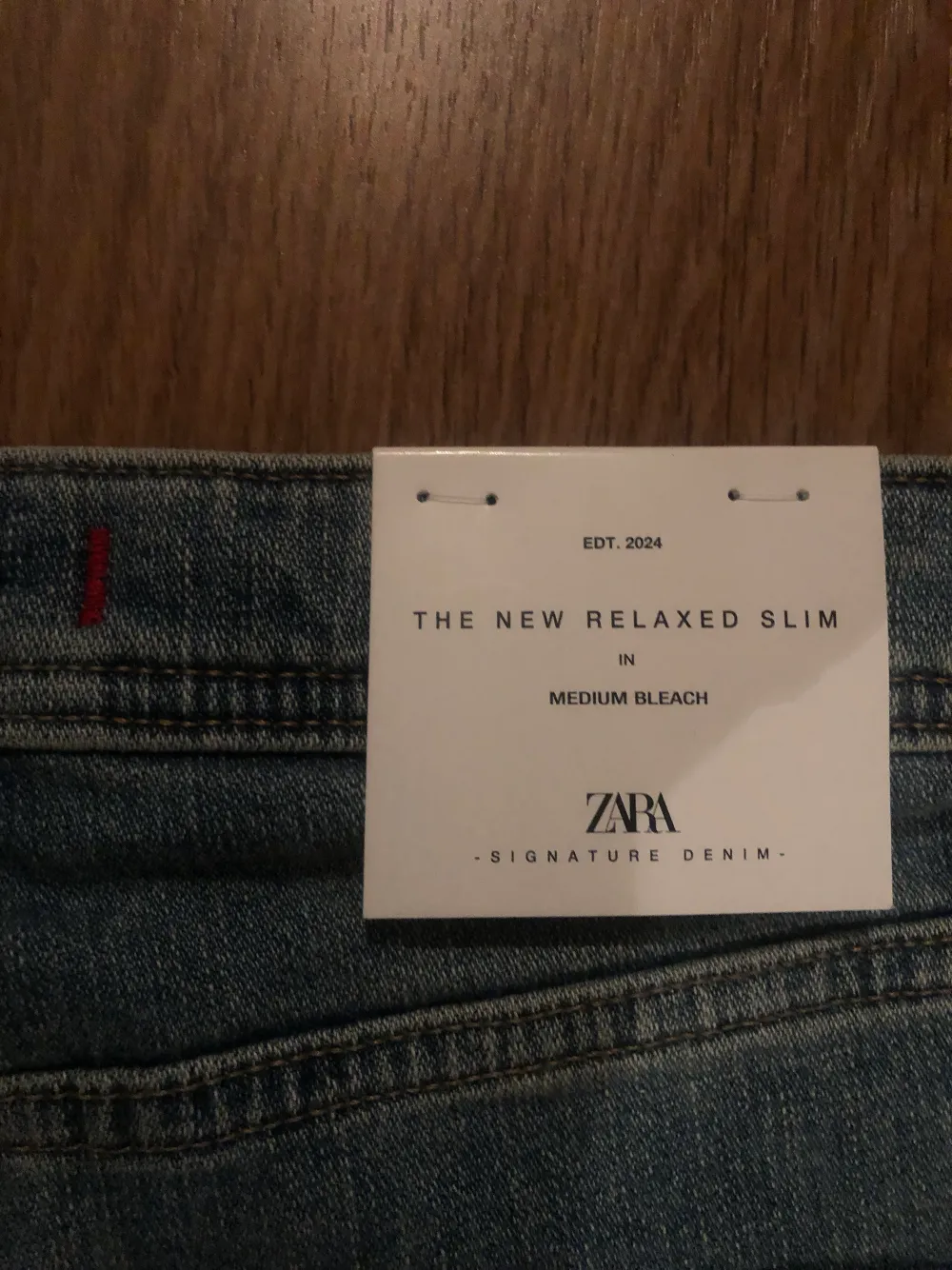 Helt Nya Zara Jeans som jag fått i present. Passar dock inte. . Jeans & Byxor.