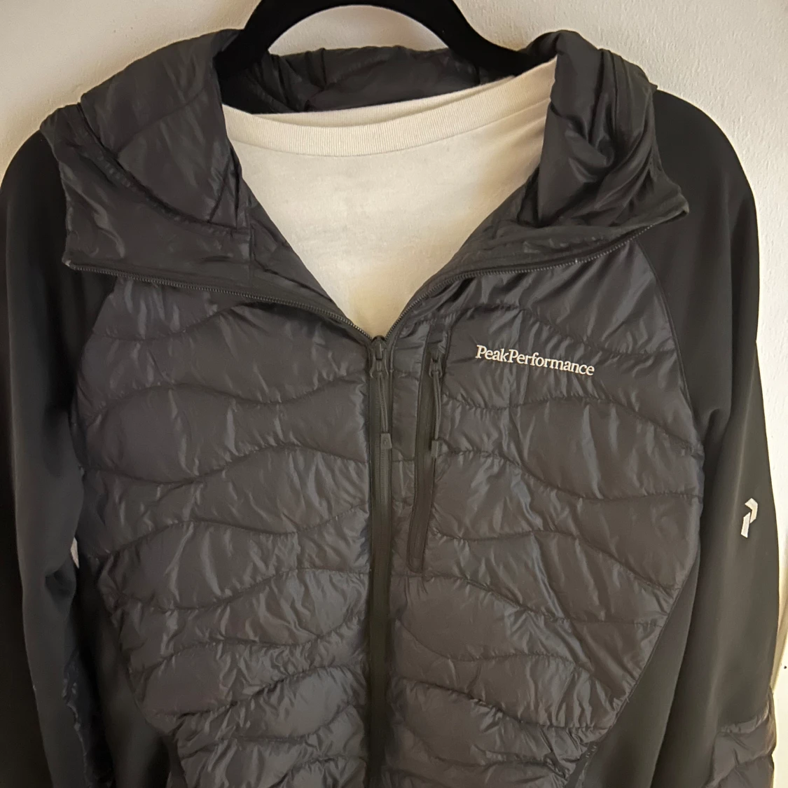 Peak hybrid cardigan 