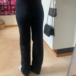 Nike träningsbyxor  - Säljer mina Nike tränings byxor, som är lite vida i benen💕 skriv privat om du har någon fundering💕