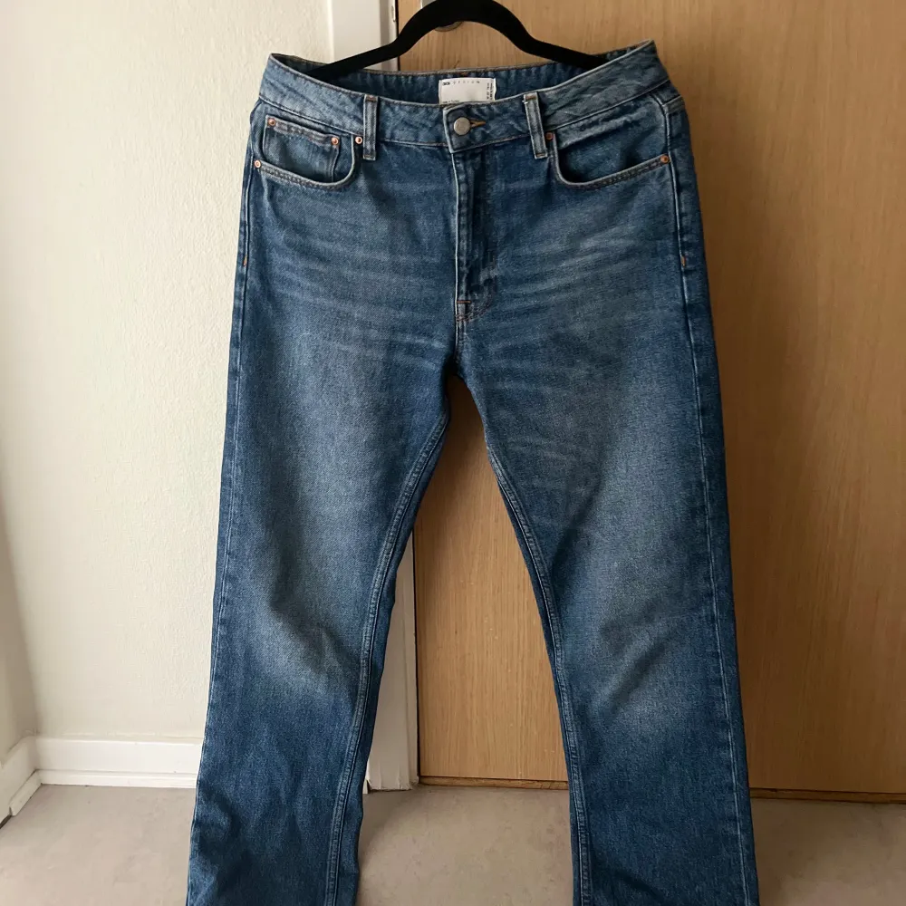 Asos Blåa Jeans, Ny pris 450, pris alltid diskuterats, regular fit, använt få tal gånger,  jättefint skick, storlek 30. Jeans & Byxor.