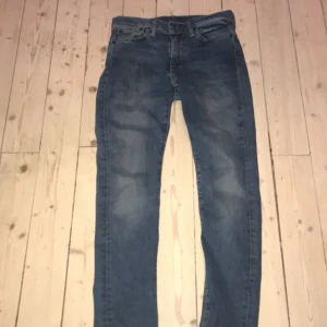 Levis jeans - Levis jeans i bra skick. Storlek 28W 32L. Säljer för 300 men pris kan diskuteras 