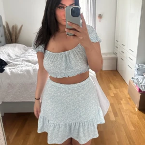 Blommigt set  - Blå/ vit blommigt set 