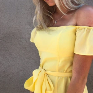 Gul sommarklänning zara - Använd några gånger 💛