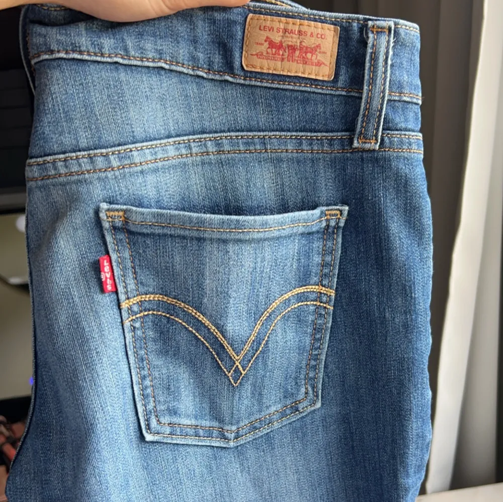 snygga lowwaist vintage levis jeans.. Jeans & Byxor.