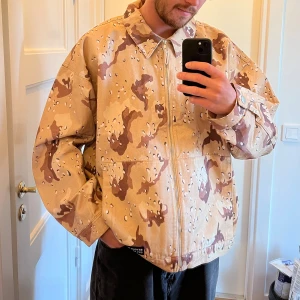 Beyond Medals Jacka - Helt ny Beyond Medals jacka. Prislapp kvar. Loose fit.