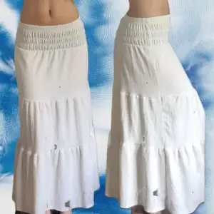 Vintage lång vit volang kjol. Someig och fin. Från GinaTricot men köpt second hand, men i bra skick! 