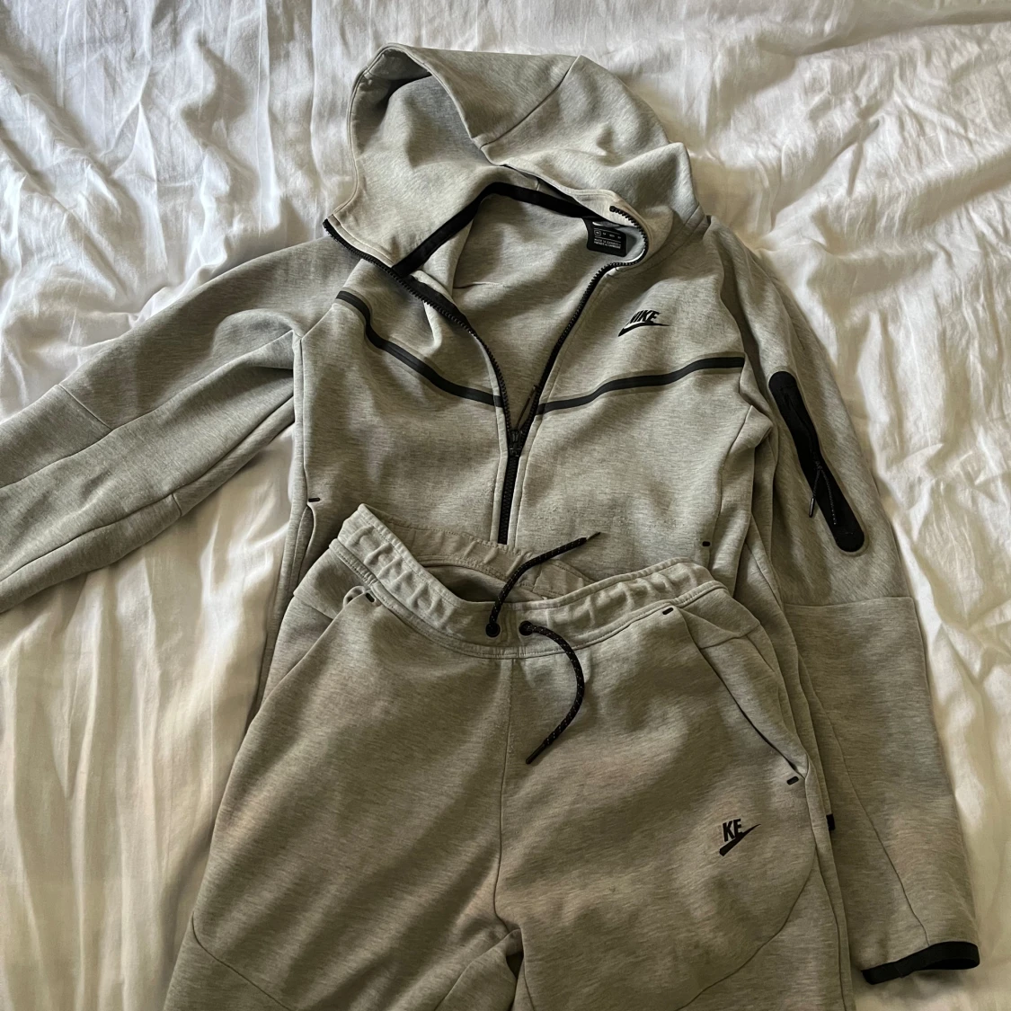 Nike tech fleece grå