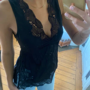 Spelstopp hm - Snyggaste toppen från hm med spetsdetaljer. 