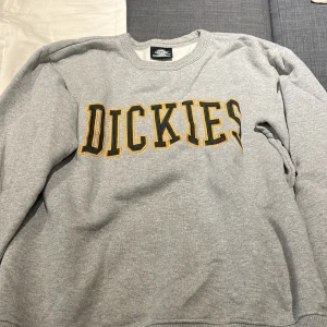 Dickies tröja - Säljer nu min dickies tröja då den ej används längre tröjan är i nyskick.