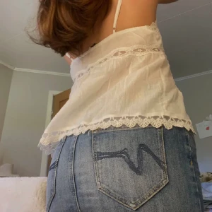 Zara kjol - Zara kjol fint skick perfekt längd strl 36, lågmidjad. Midjemått är 36 cm och den är 29 cm lång💕