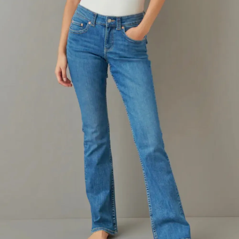 jeans från gina tricot i storlek 36. nypris 600 kr, fint skick ⭐️ använd ”köp nu”. 6/5-2024. Jeans & Byxor.