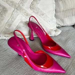 Klackar 👠  - Dessa klackar är från Zara. Använd en gång då de är lite stora för mina fötter. Men älskar färgerna😍 Hör av er vid frågor! 