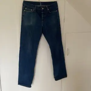 Säljer dessa mörkblå arken jeans i storlek 30.