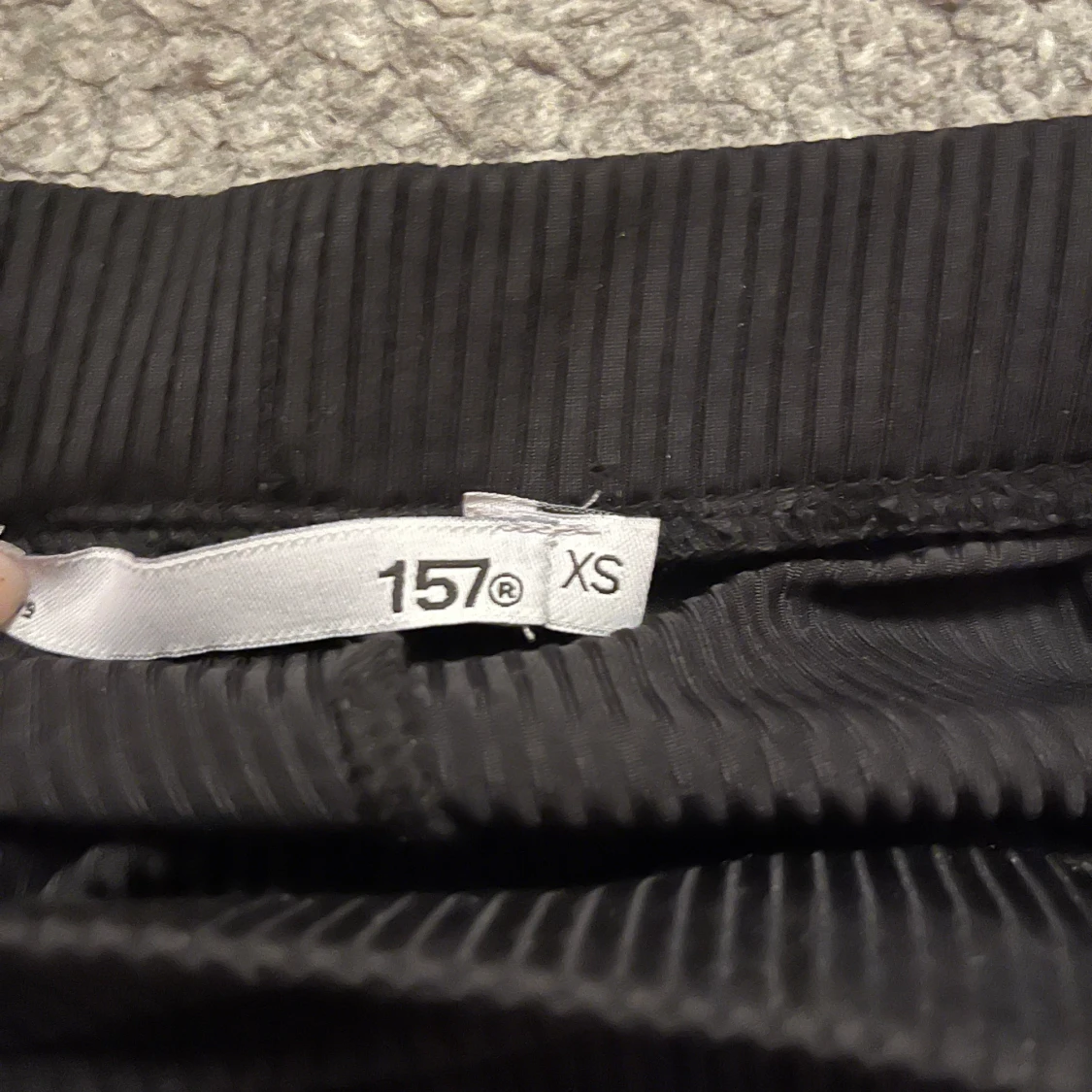 Svarta utsvängda byxor - 91