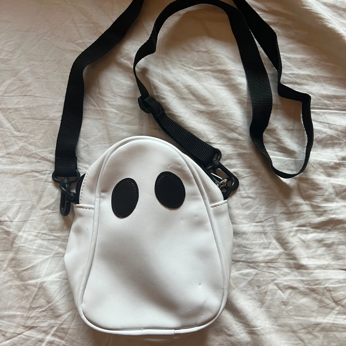 Axelremsväska spöke