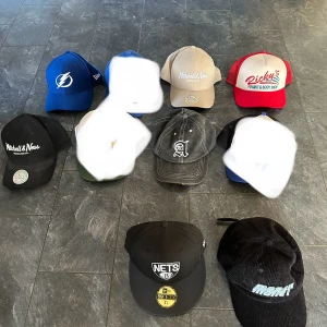 Kepsar  - 150kr styck! Bättre pris vid köp av fler!  Nästan alla är snapback 