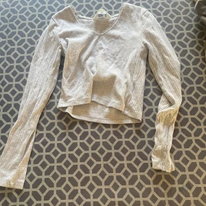 Grå topp - Grå topp i storlek 140